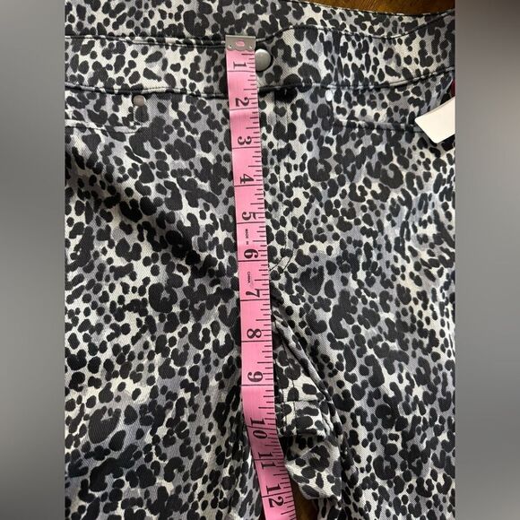 Anna & Ava Pull-on Pants Jegging Animal Print Size Medium NWT - Picture 8 of 10